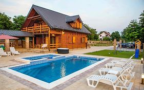 Stunning Home In Vukovar